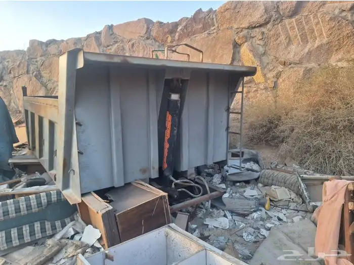 صندوق قلاب عادي مشروط من وإلى شبه جديد استعمال قليل جدا 1