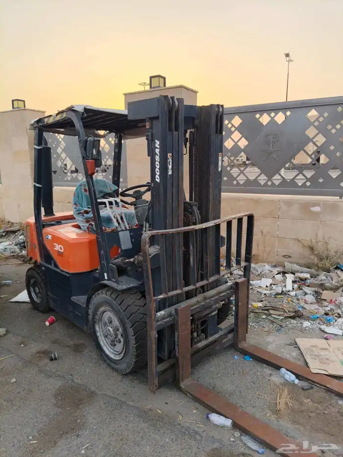 معدات كرينات فور كلفت جميع انوع الرافعة للايجار 0