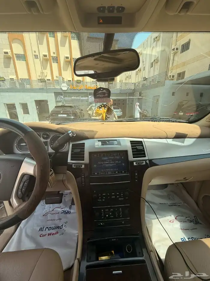 كاديلاك اسكاليد 2011 فل كاملمن باب لا باب نضيفه رش رفرف يمين 0