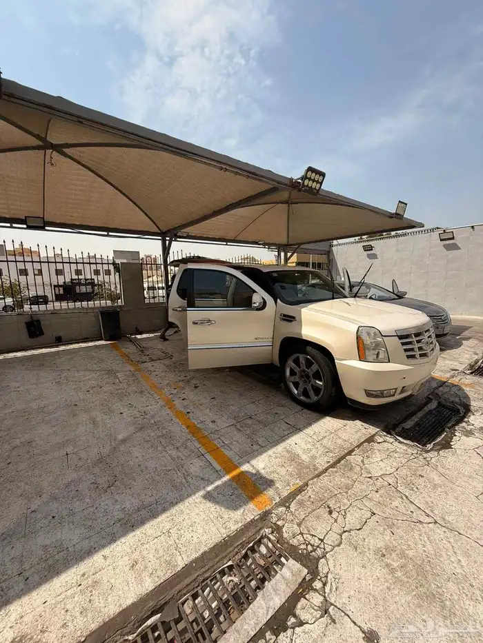 كاديلاك اسكاليد 2011 فل كاملمن باب لا باب نضيفه رش رفرف يمين 7