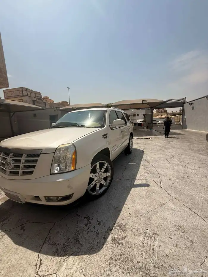 كاديلاك اسكاليد 2011 فل كاملمن باب لا باب نضيفه رش رفرف يمين 1