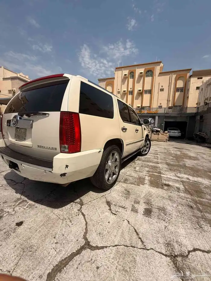 كاديلاك اسكاليد 2011 فل كاملمن باب لا باب نضيفه رش رفرف يمين 5