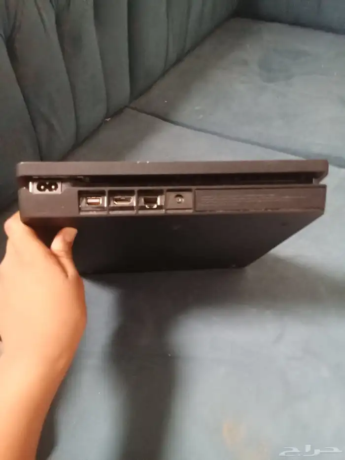 للبيع بلايستيشن 4 سليم الحالة نظيف ويشتغل تمام 1