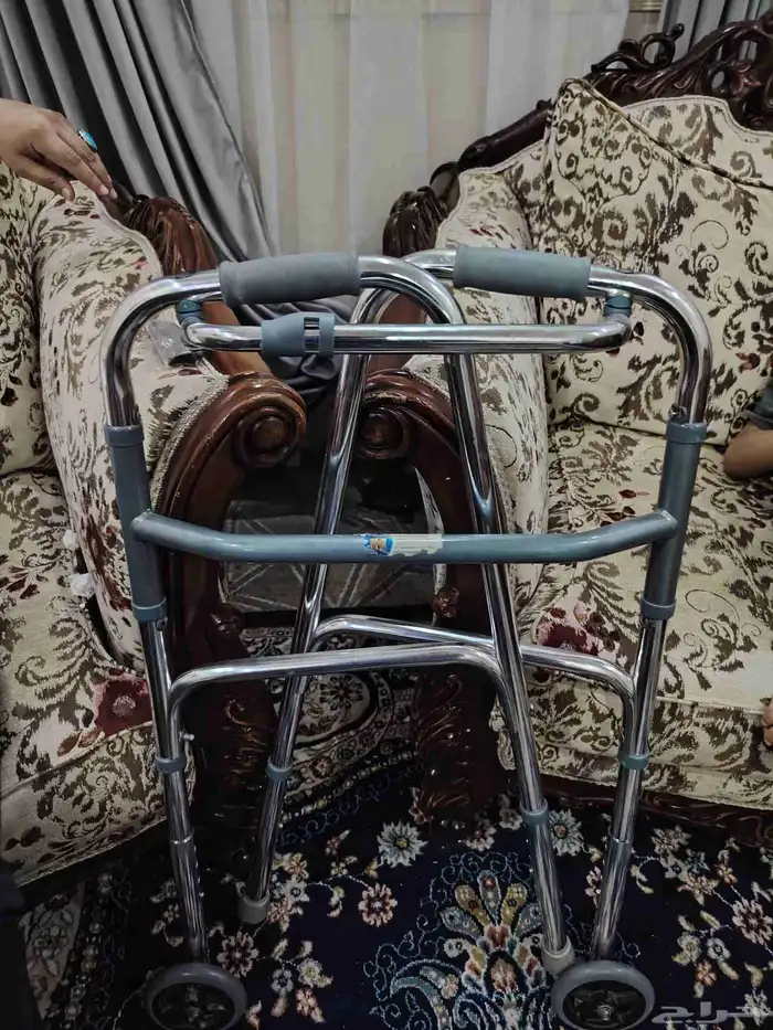 مشايه لكبار السن 0