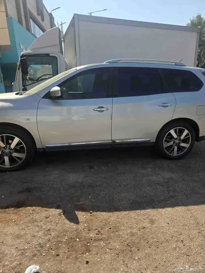 Nissan Pathfinder 1
