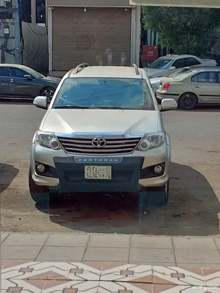 للبيع فورشنر 2013 اربعه سرندل 2