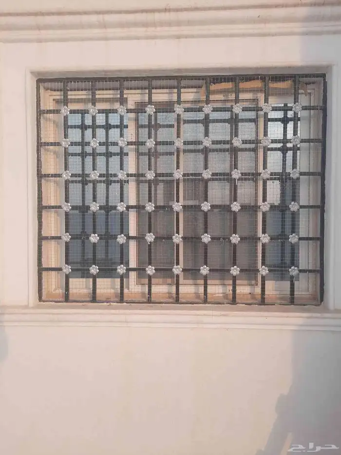 طارد حمام تركيب شبك و اشواك مانع الحمام 2