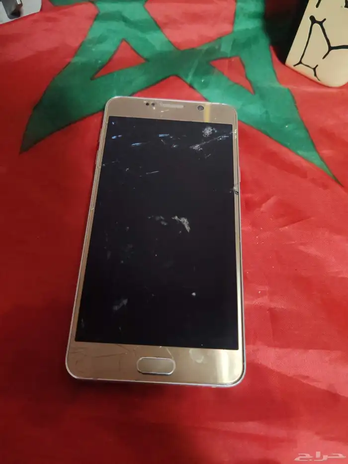 الجوال شغال يبي له بطاريه فقط 0