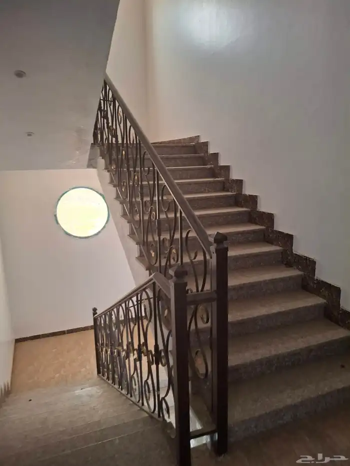 عمارة للبيع ثلاث طوابق القيم الاعلى 10