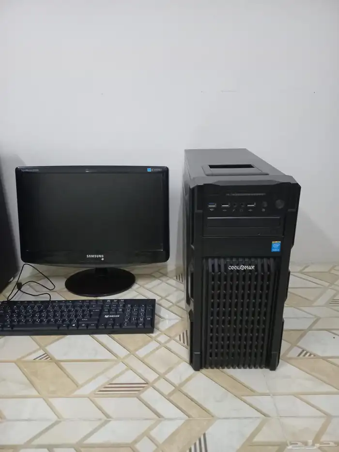 للبيع 2 كمبيوتر مكتبي 2 لاب توب 2