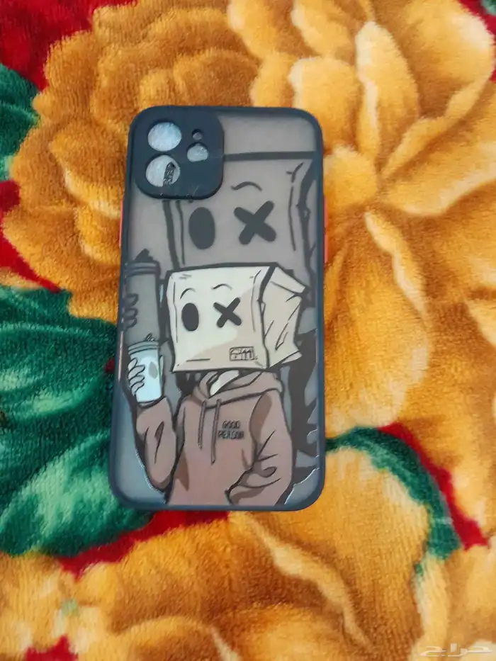 كفرات للبيع ايفون 12 كل الكفرات تمام وبحاله ممتازه مع حامي 8