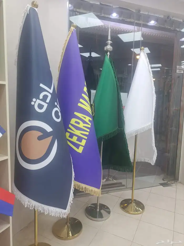 فني تركيب جميع انوع الاستيكرات واجهات جدران سيارات الرياض 0