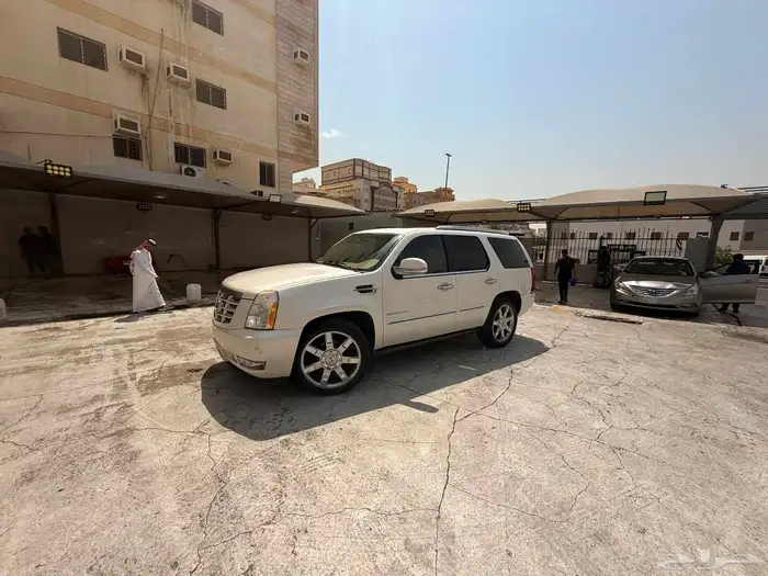 كاديلاك اسكاليد 2011 فل كاملمن باب لا باب نضيفه رش رفرف يمين 4