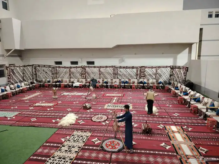 تاجير فرشات كراسي ملكي كنب طاولات كراسي ذهبي 3