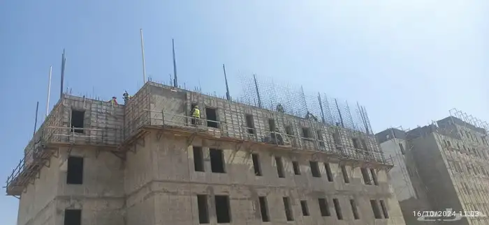 نجار مسلح أبغى شغل بالمتر او باليوميه رقم الجوال 2