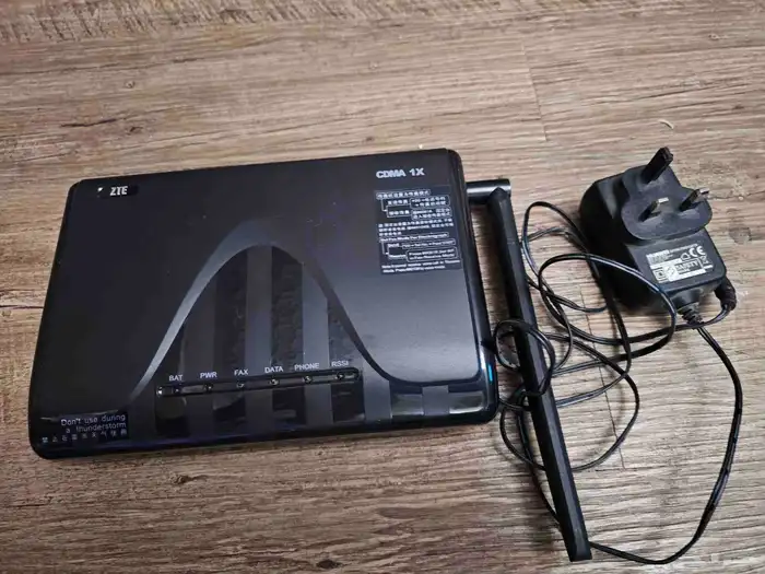 جهاز ZTE CDMA FWT Wll بتردد 450 ميجاهرتز WF520F مع فاكس G3 6