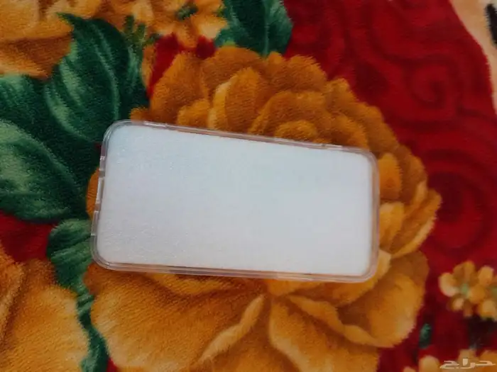 كفرات للبيع ايفون 12 كل الكفرات تمام وبحاله ممتازه مع حامي 13