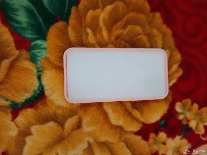 كفرات للبيع ايفون 12 كل الكفرات تمام وبحاله ممتازه مع حامي 20