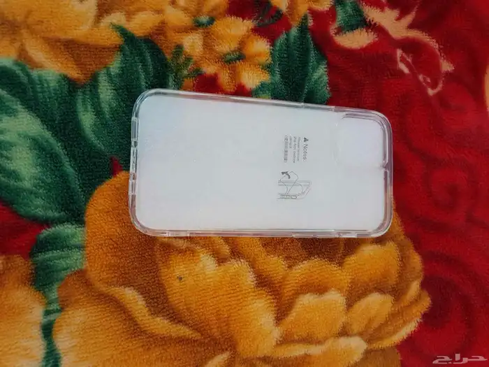 كفرات للبيع ايفون 12 كل الكفرات تمام وبحاله ممتازه مع حامي 14