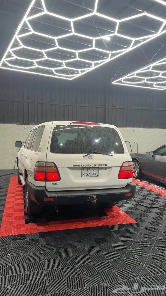 لاندكروزر 2000 3