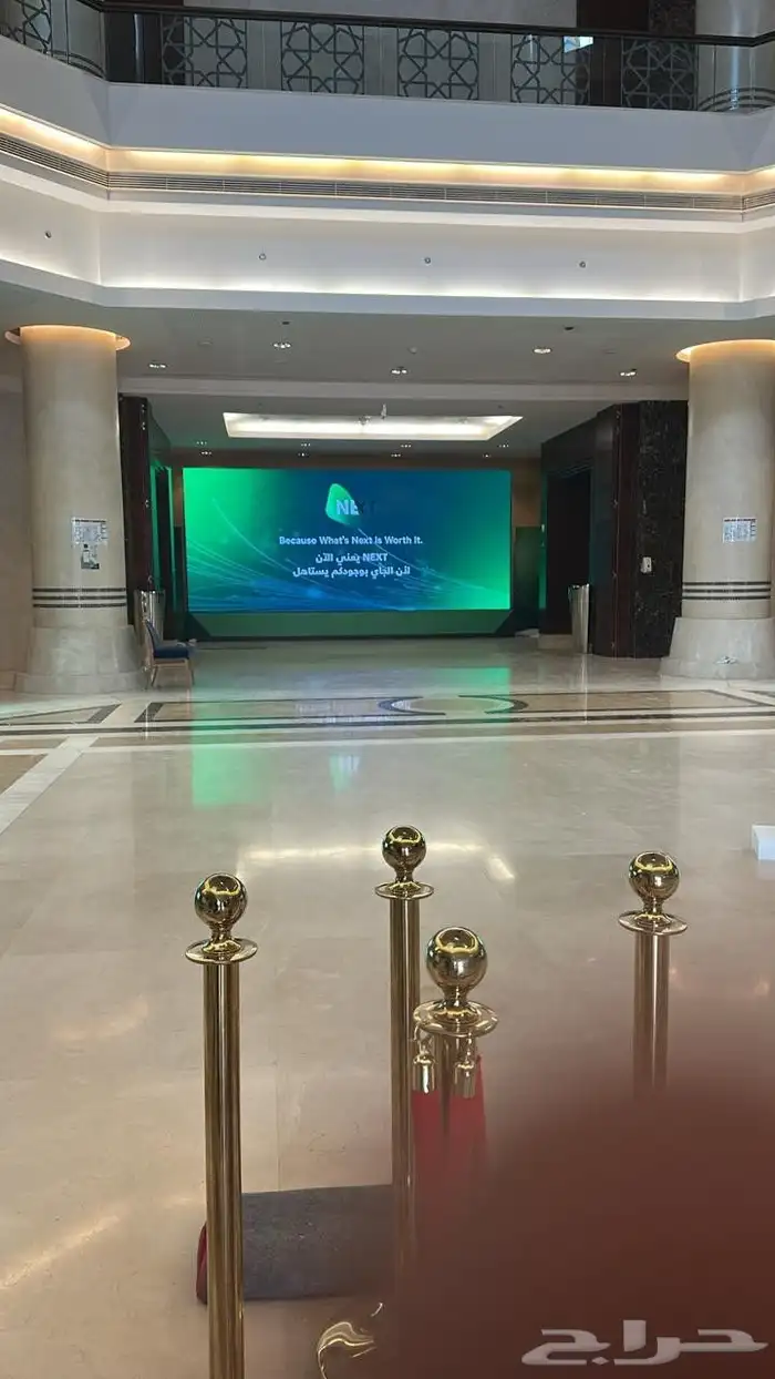 فني تركيب جميع انوع الاستيكرات واجهات جدران سيارات الرياض 3