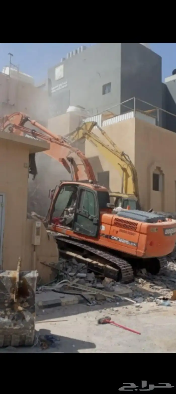 بوكلين هدم مباني سكنية والحفاض علا الجيران والمباني المجاوره 0