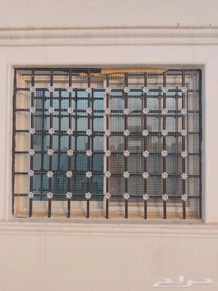 طارد حمام تركيب شبك و اشواك مانع الحمام 3