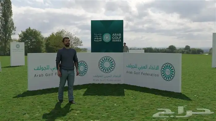 فني تركيب جميع انوع الاستيكرات واجهات جدران سيارات الرياض 5