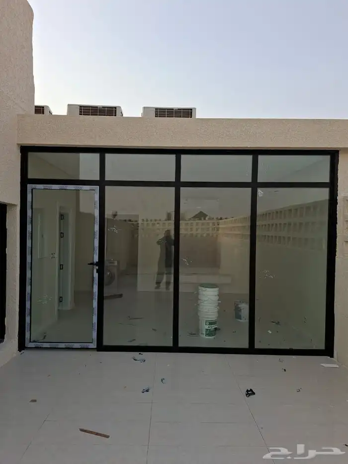 باب المنيوم شبابيك قزاز موجود ان شاء الله صار كويس شغل كويس 1