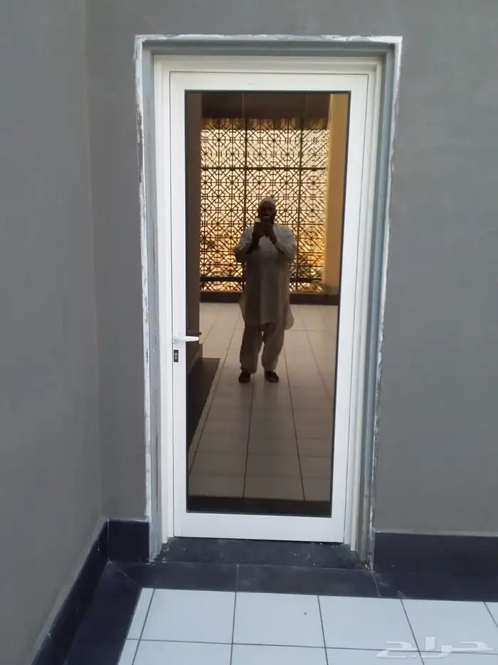 باب المنيوم شبابيك قزاز موجود ان شاء الله صار كويس شغل كويس 6