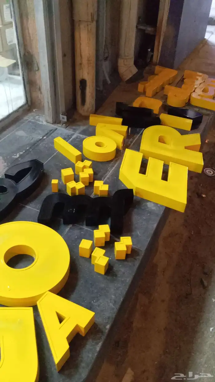 خطاط لوحات دعايه واعلان واجهات كلادينج 3