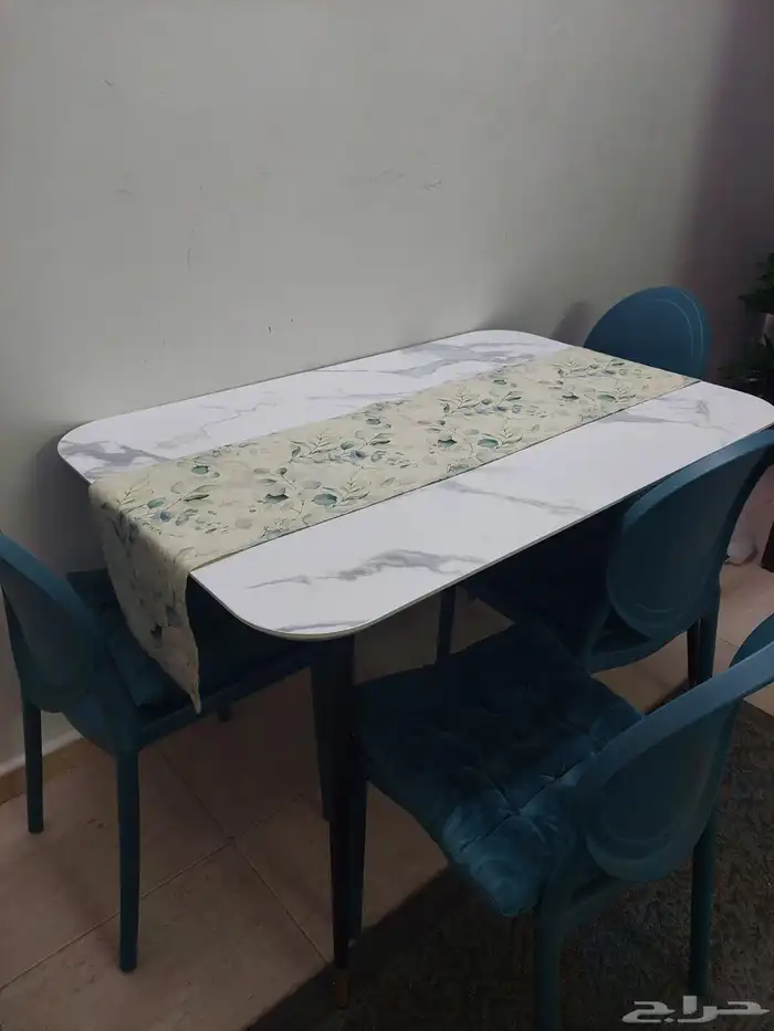 طاولة طعام لاربع اشخاص ما الكراسي 0