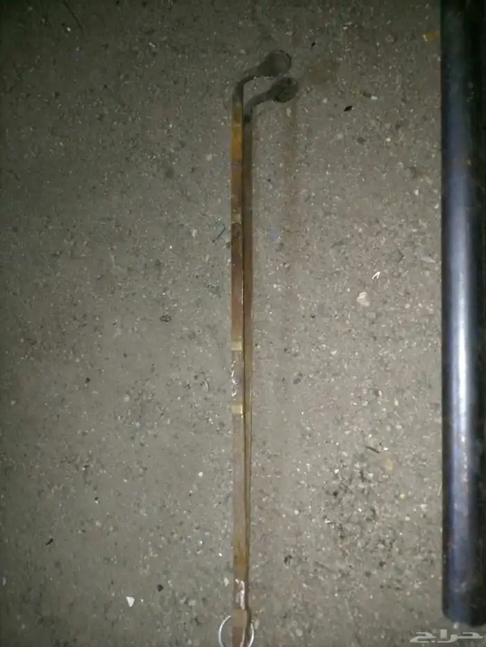 مسحاة حديد نضيفه وملقاط 2