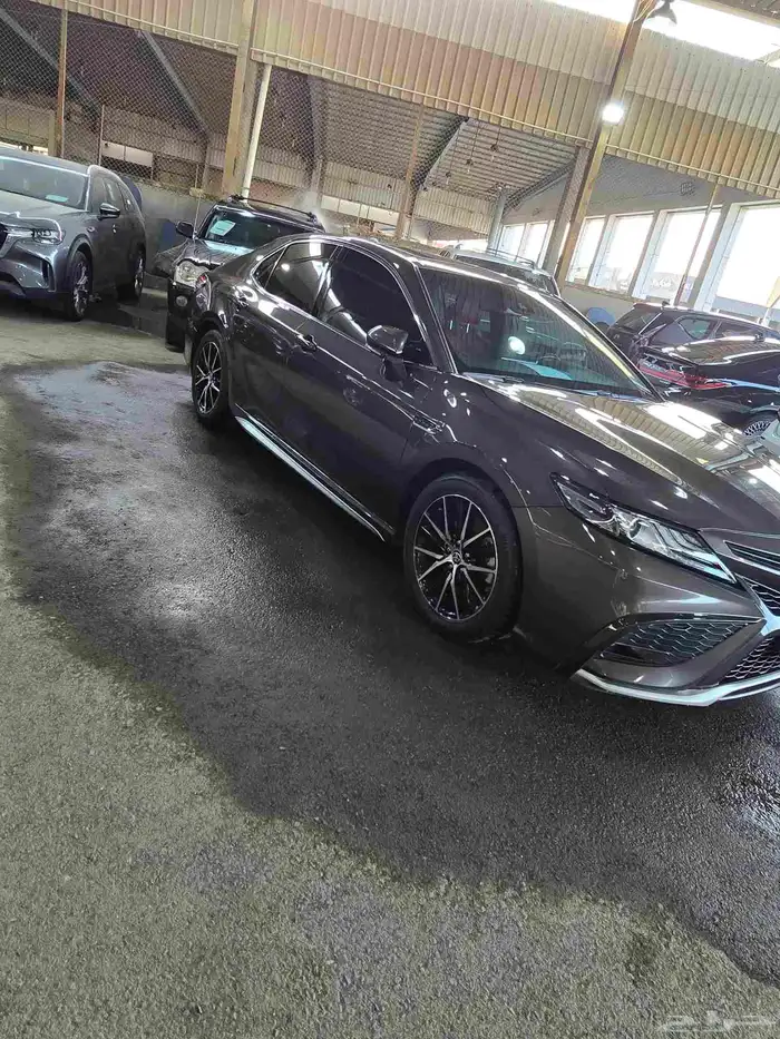 كامري LX رياضي 6سلندر فل داخليه احمر شبه زيروو عداد60 2