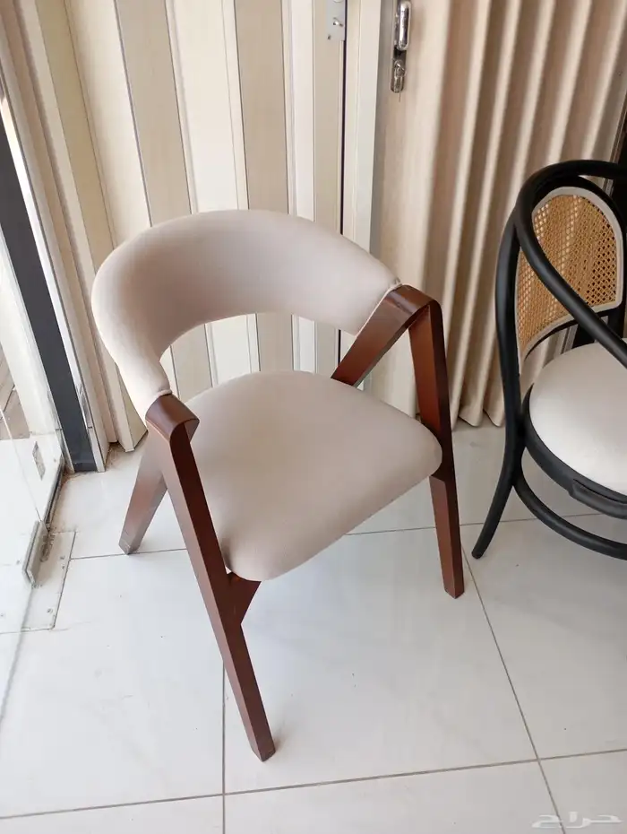 كراسي مطاعم ممتازه 0