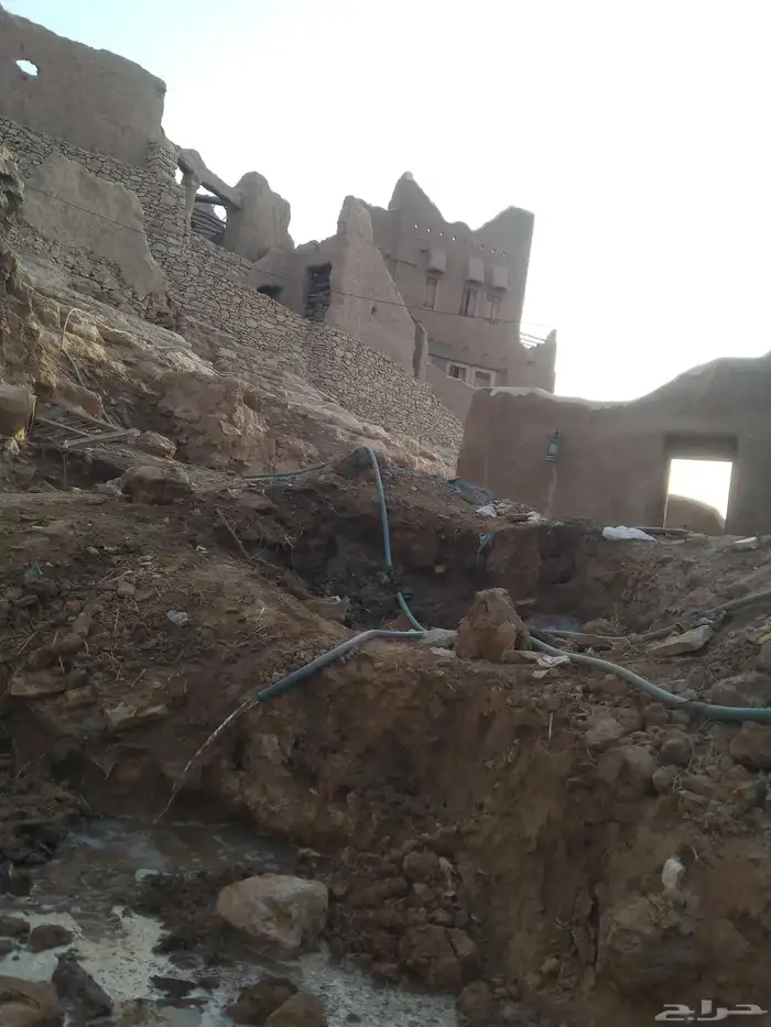 اعمال تراثية بنا با الطين وتليوسات وسقف جريد واثل 0