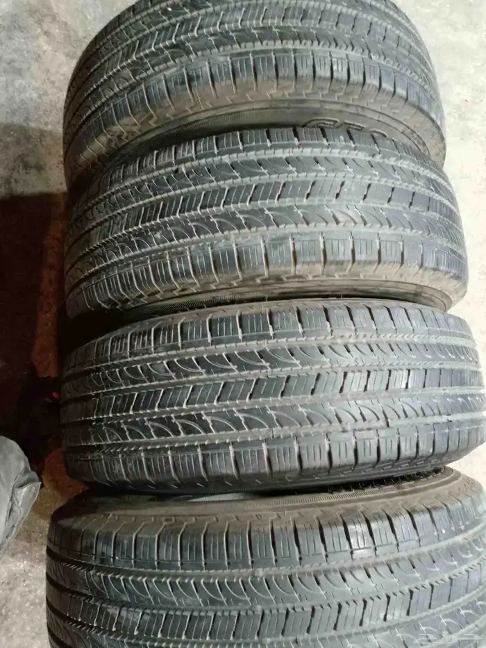 كفرات يوكوهاما ياباني مقاس 265 70 17نضيفه عل شرط تريخ 2023 4