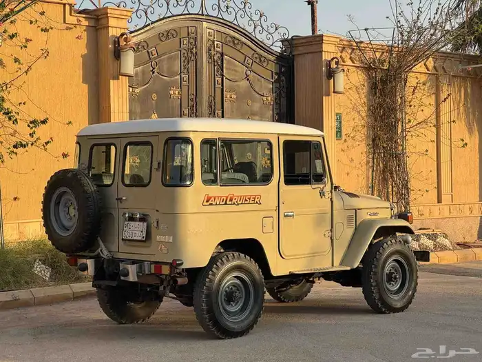 لاند كروزر 1984 نظيف جدا 4