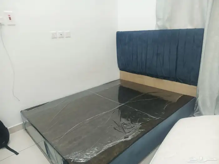 سريرين اثنين ومرتبتين اثنين كذالك 3