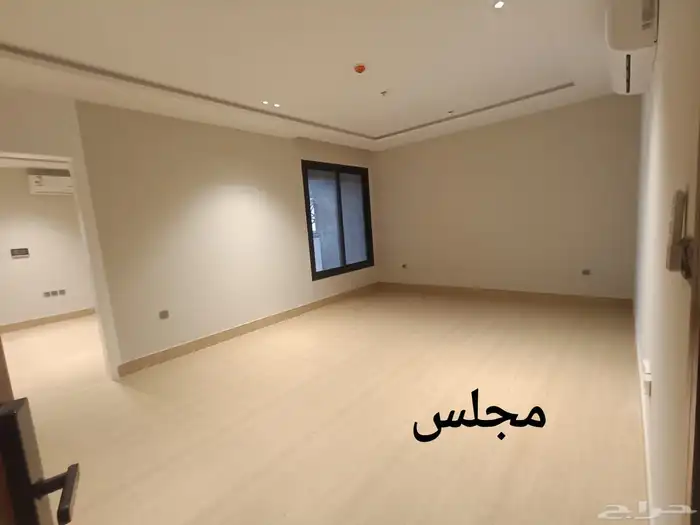 للإيجار شقة جديدة بحي الحمرا 0