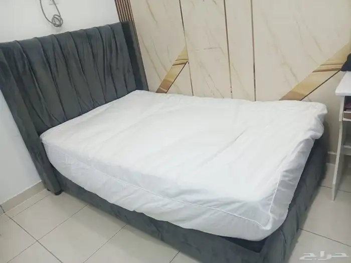 سريرين اثنين ومرتبتين اثنين كذالك 2