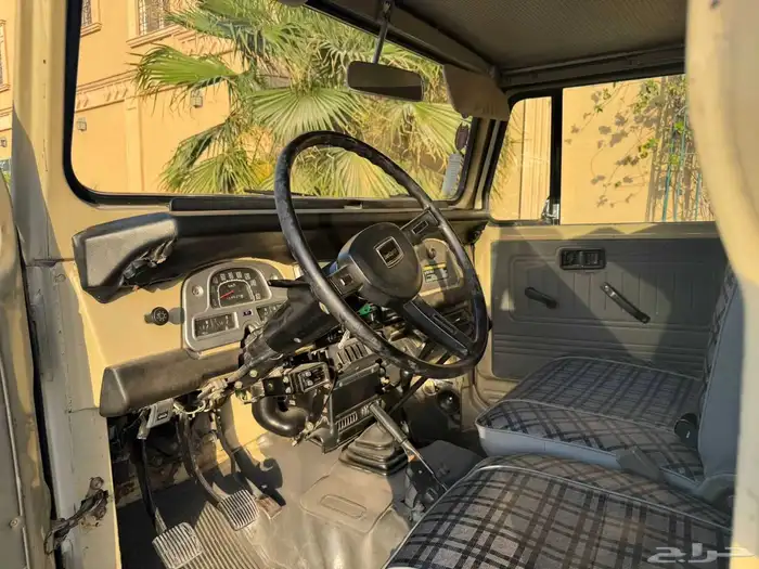 لاند كروزر 1984 نظيف جدا 16
