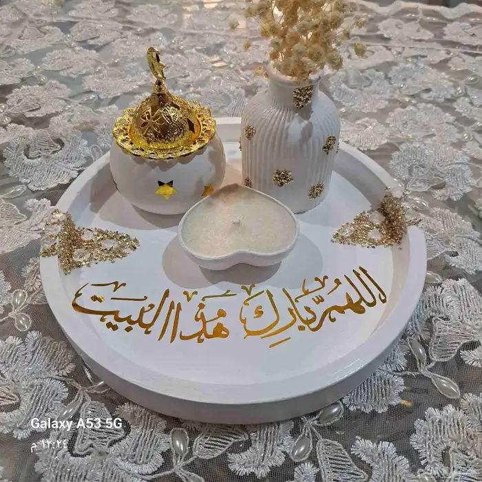 طقم ديكور انيق قاعده مع فازه وشمعه ومبخره ذهبيه 100ريال 0