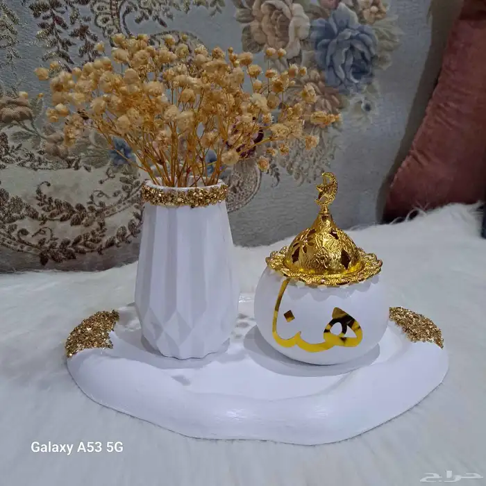 طقم ديكور قاعده وفازه ومبخره ذهبي مع كتابه أسم 0