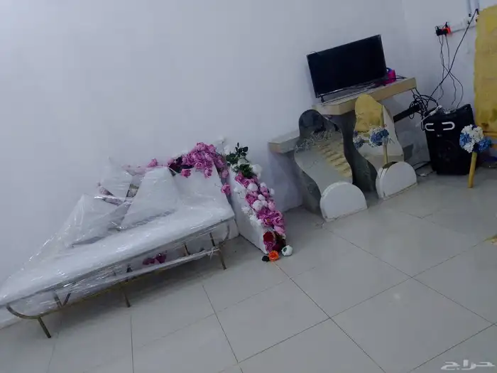 اغراض محل ورد للبيع 10