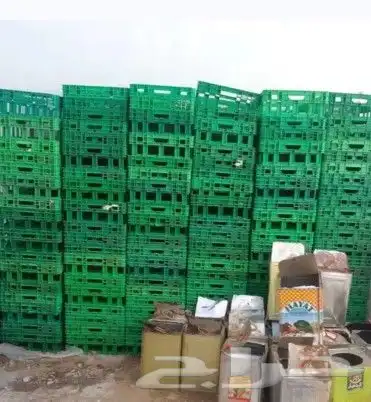 عندي شوايل فاضيه من حق الرز 40 كيلو للبيع وعندي تنك زيت فاضي 2