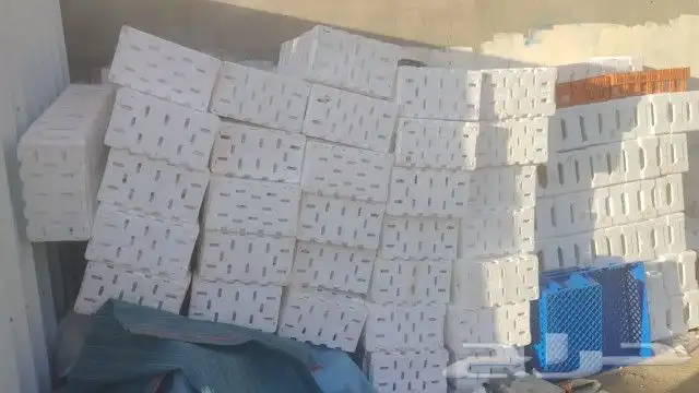 عندي شوايل فاضيه من حق الرز 40 كيلو للبيع وعندي تنك زيت فاضي 1