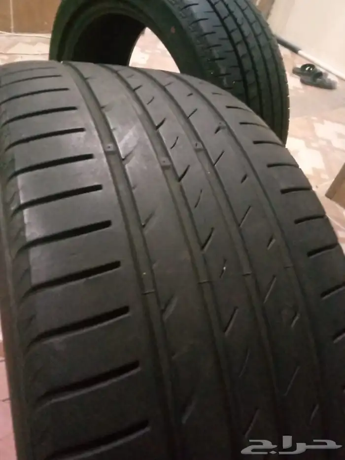 اربع كفرات مقاس 235 45 18 نظيفة جدا للبيع 25