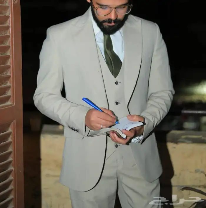 ستايل راق يناسب ذوق الرجل الخليجى  مناسب للمجالس العمل والم 0