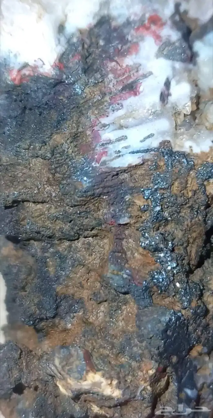حجر جميل خام المويسانيت مع الكوارتز.Moissanite raw material 1